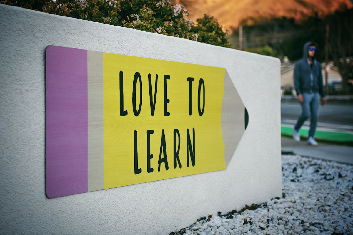Дети учатся программировать в группе